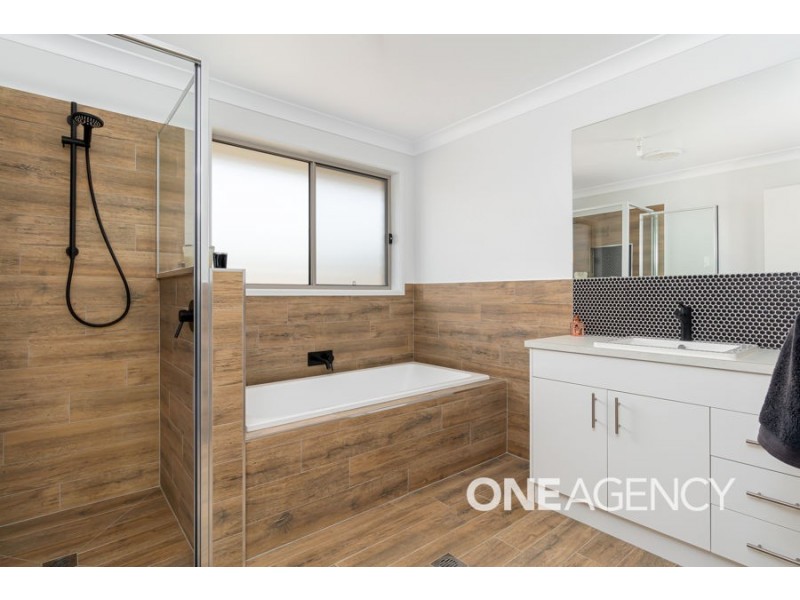 33 PARADISE DRIVE, Gobbagombalin NSW 2650