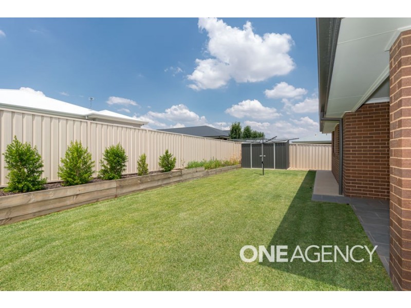 33 PARADISE DRIVE, Gobbagombalin NSW 2650