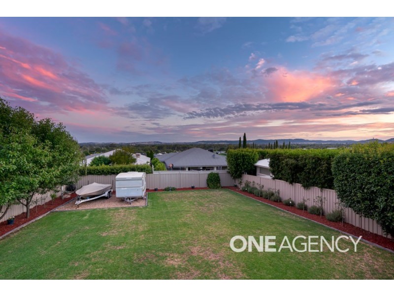 10 BRINDABELLA DRIVE, Tatton NSW 2650