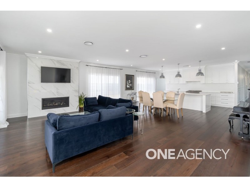 12 BENNELONG CRESCENT, Lloyd NSW 2650