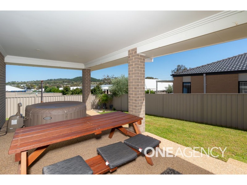 38 FLACK CRESCENT, Boorooma NSW 2650
