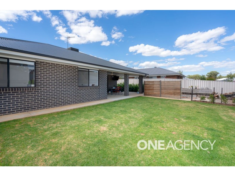 23 YENDA AVENUE, Gobbagombalin NSW 2650