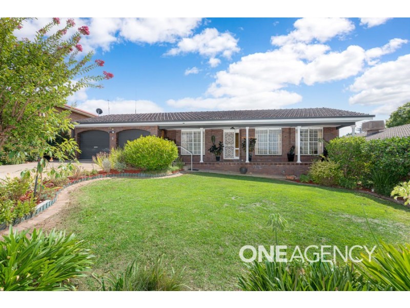 3 HENWOOD AVENUE, Kooringal NSW 2650