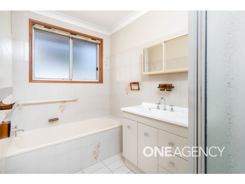 3 HENWOOD AVENUE, Kooringal NSW 2650