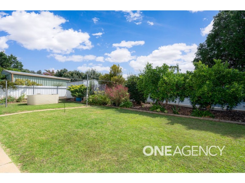 3 HENWOOD AVENUE, Kooringal NSW 2650