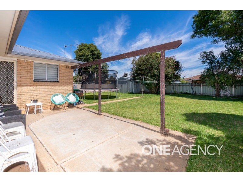 14 MAIN STREET, Lake Albert NSW 2650