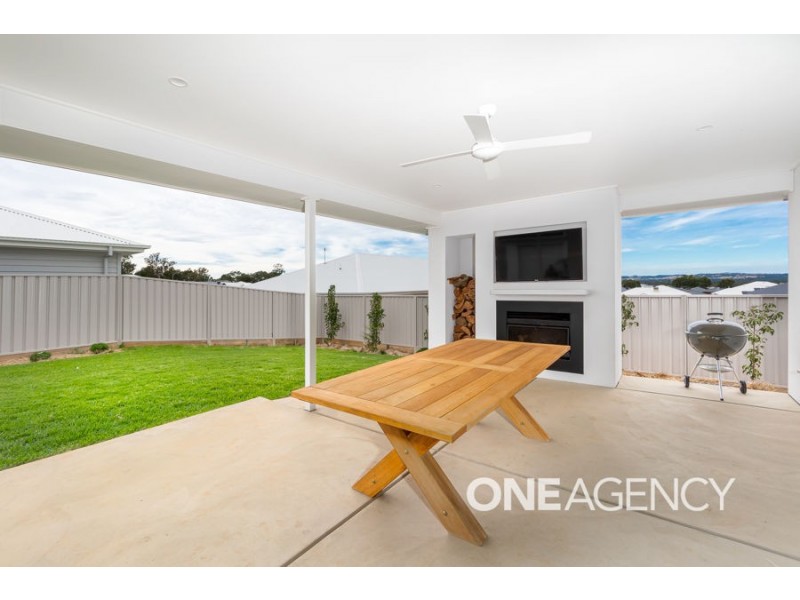 72 JUMBUCK DRIVE, Gobbagombalin NSW 2650