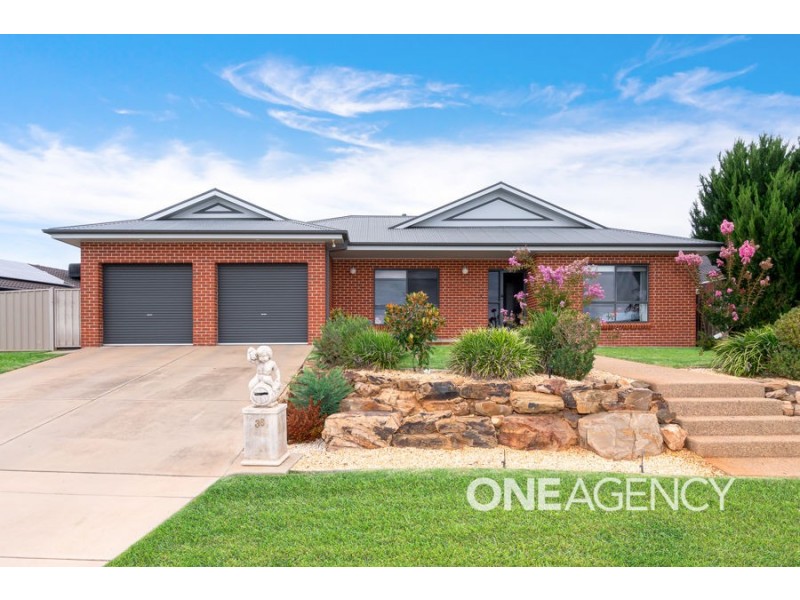 36 YARRAWAH CRESCENT, Bourkelands NSW 2650