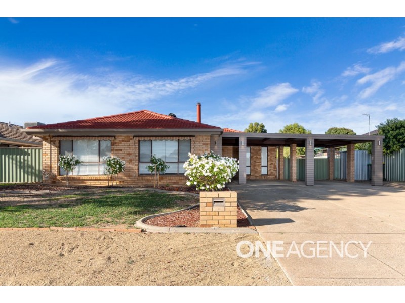 16 UNDURRA DRIVE, Glenfield Park NSW 2650