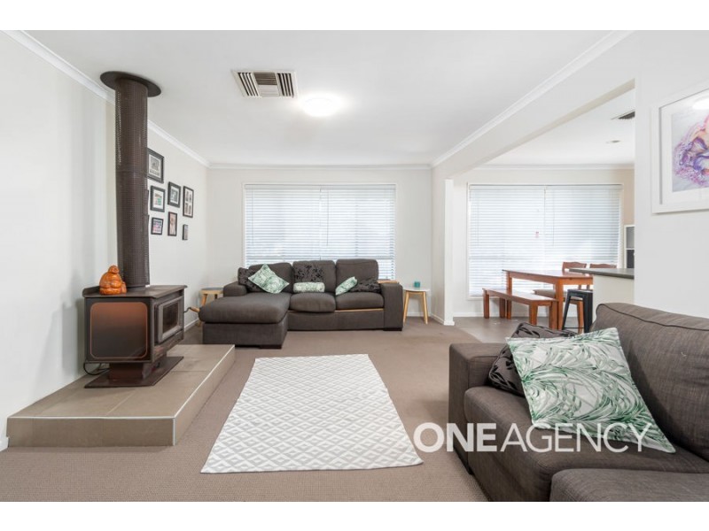 16 UNDURRA DRIVE, Glenfield Park NSW 2650