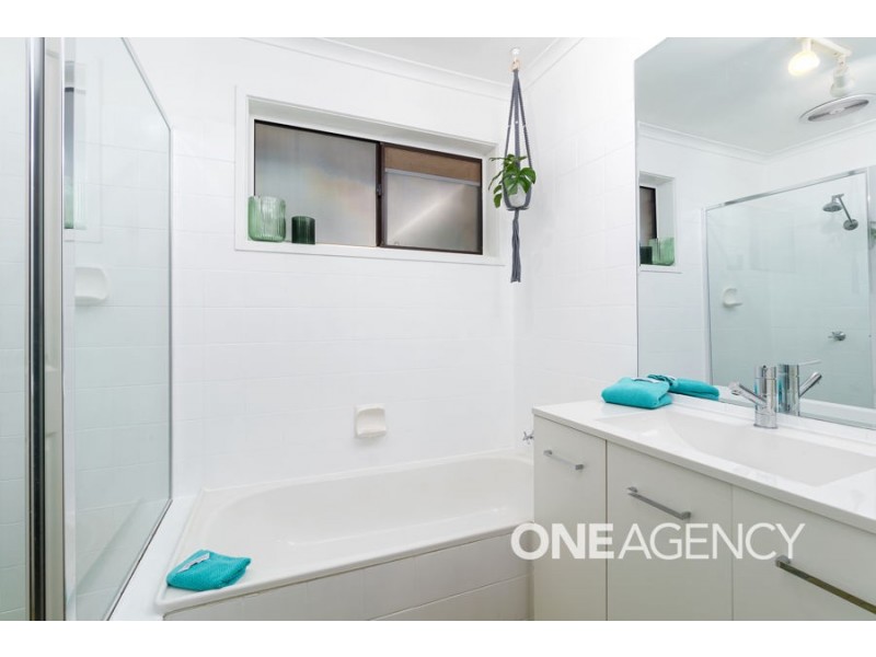 16 UNDURRA DRIVE, Glenfield Park NSW 2650