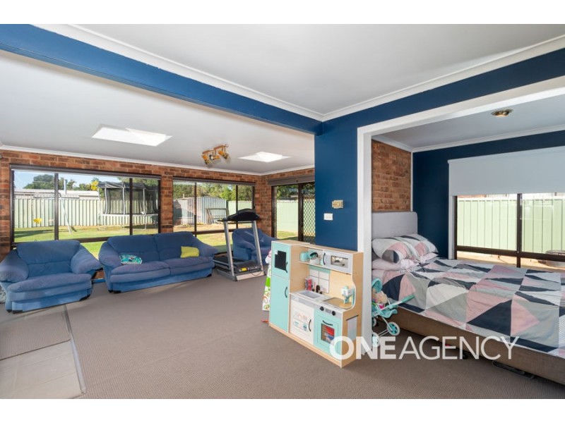 16 UNDURRA DRIVE, Glenfield Park NSW 2650