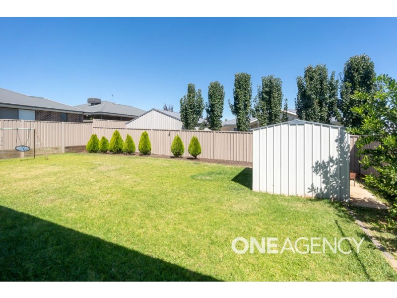 15 DARCY DRIVE, Boorooma NSW 2650