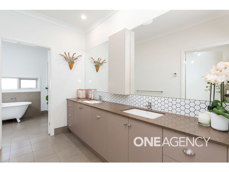 36 PLUNKETT DRIVE, Lake Albert NSW 2650