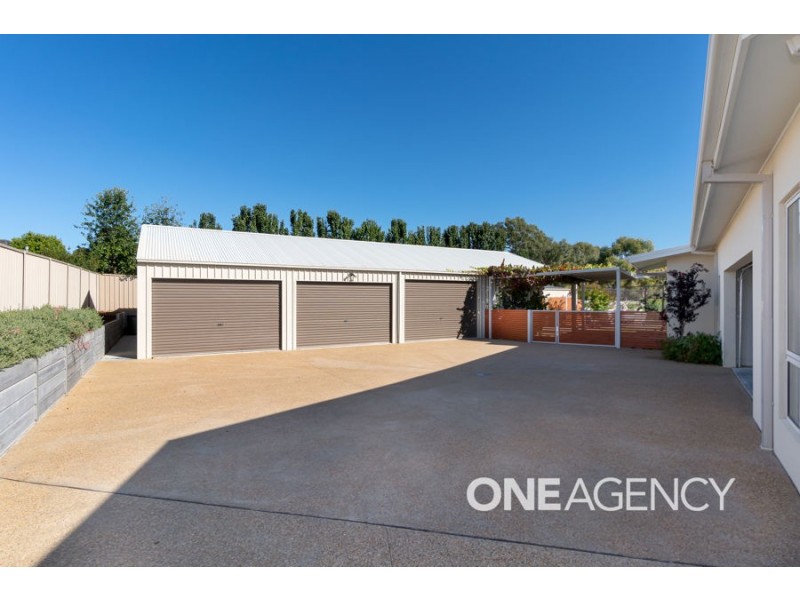 36 PLUNKETT DRIVE, Lake Albert NSW 2650