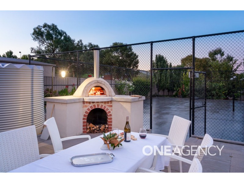 36 PLUNKETT DRIVE, Lake Albert NSW 2650