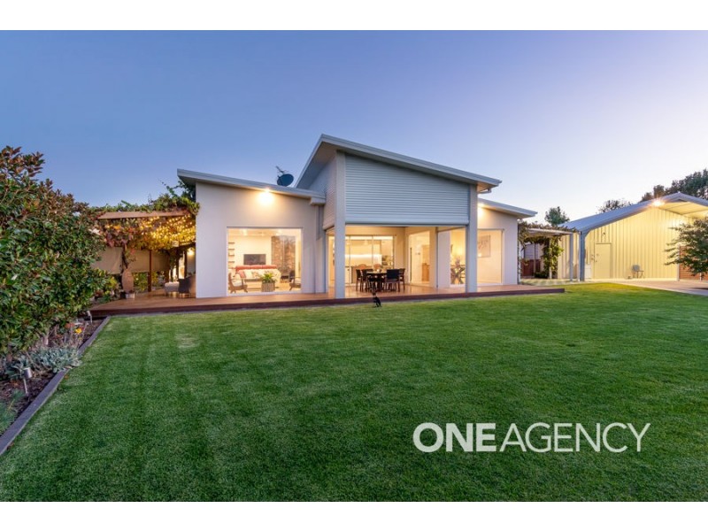 36 PLUNKETT DRIVE, Lake Albert NSW 2650