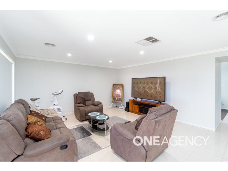 60 BARMEDMAN AVENUE, Gobbagombalin NSW 2650