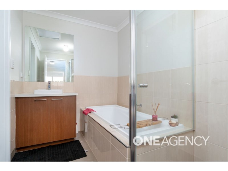 60 BARMEDMAN AVENUE, Gobbagombalin NSW 2650