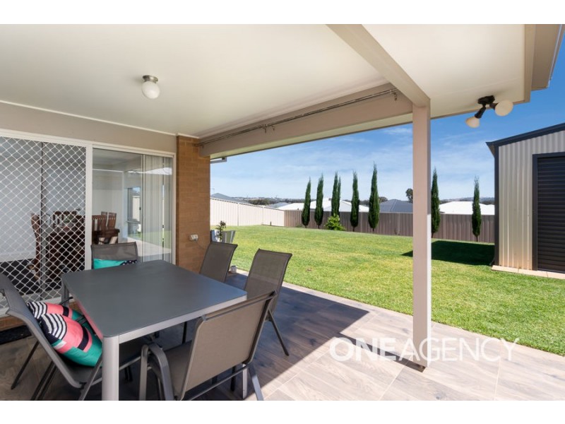 60 BARMEDMAN AVENUE, Gobbagombalin NSW 2650