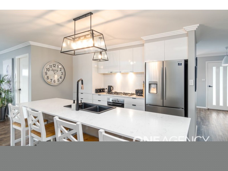 20 BARTON AVENUE, Lloyd NSW 2650