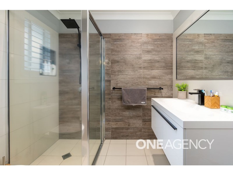20 BARTON AVENUE, Lloyd NSW 2650