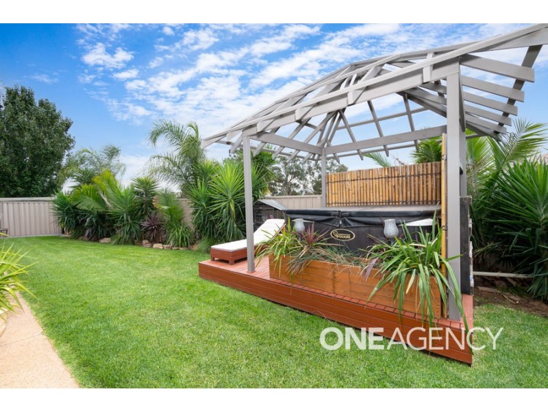 20 BARTON AVENUE, Lloyd NSW 2650