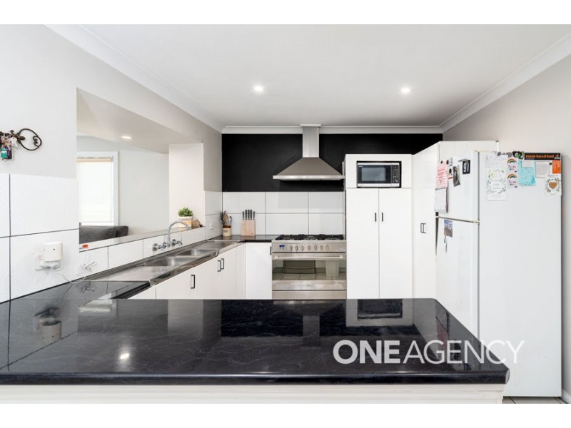 3 MAIN STREET, Lake Albert NSW 2650