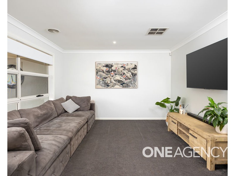 10 WINTER AVENUE, Gobbagombalin NSW 2650