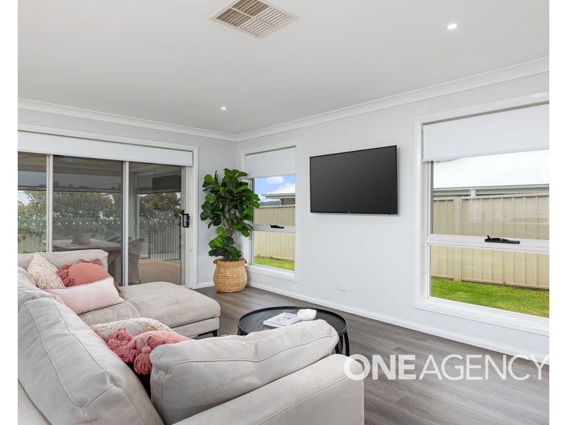 10 WINTER AVENUE, Gobbagombalin NSW 2650