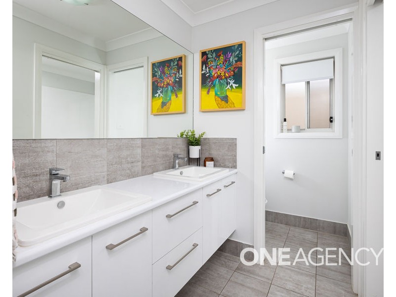 10 WINTER AVENUE, Gobbagombalin NSW 2650