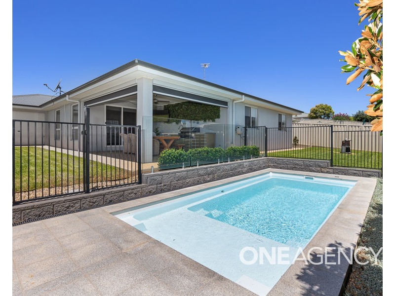 10 WINTER AVENUE, Gobbagombalin NSW 2650
