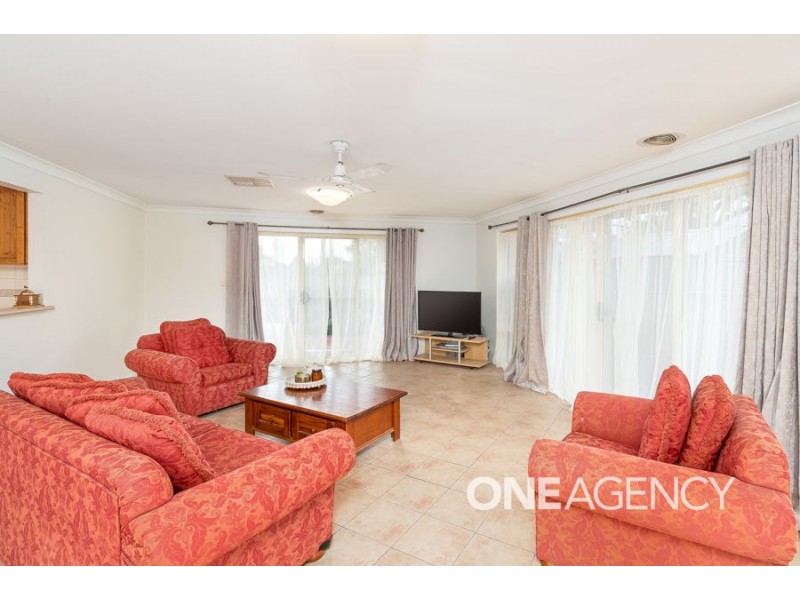 13 NANDINA AVENUE, Lake Albert NSW 2650