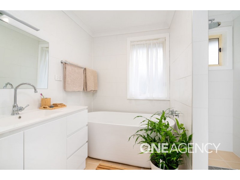 13 NANDINA AVENUE, Lake Albert NSW 2650