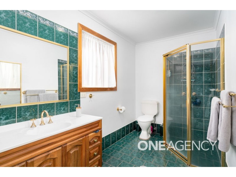 13 NANDINA AVENUE, Lake Albert NSW 2650