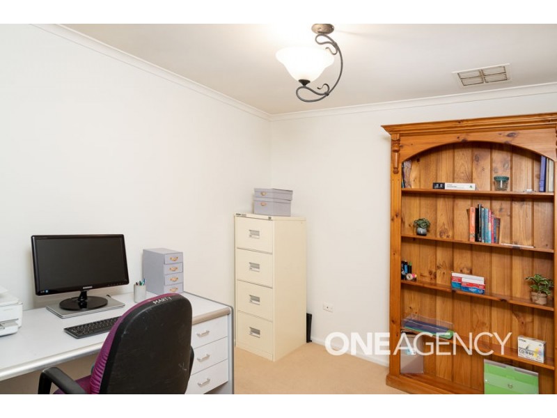 13 NANDINA AVENUE, Lake Albert NSW 2650