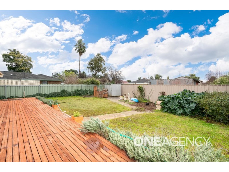 13 NANDINA AVENUE, Lake Albert NSW 2650