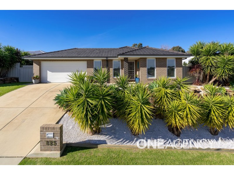 135 BROOKLYN DRIVE, Bourkelands NSW 2650