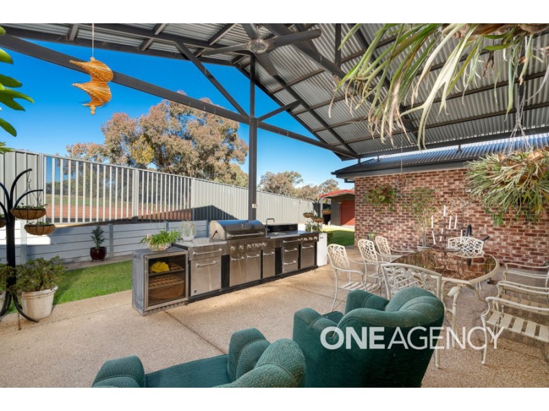 5 ST AUBINS PLACE, Bourkelands NSW 2650