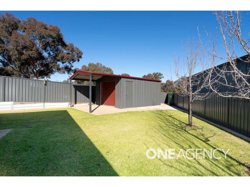5 ST AUBINS PLACE, Bourkelands NSW 2650