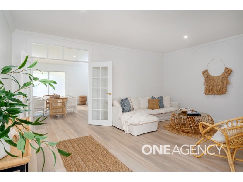 2 LAKESEND PLACE, Lake Albert NSW 2650