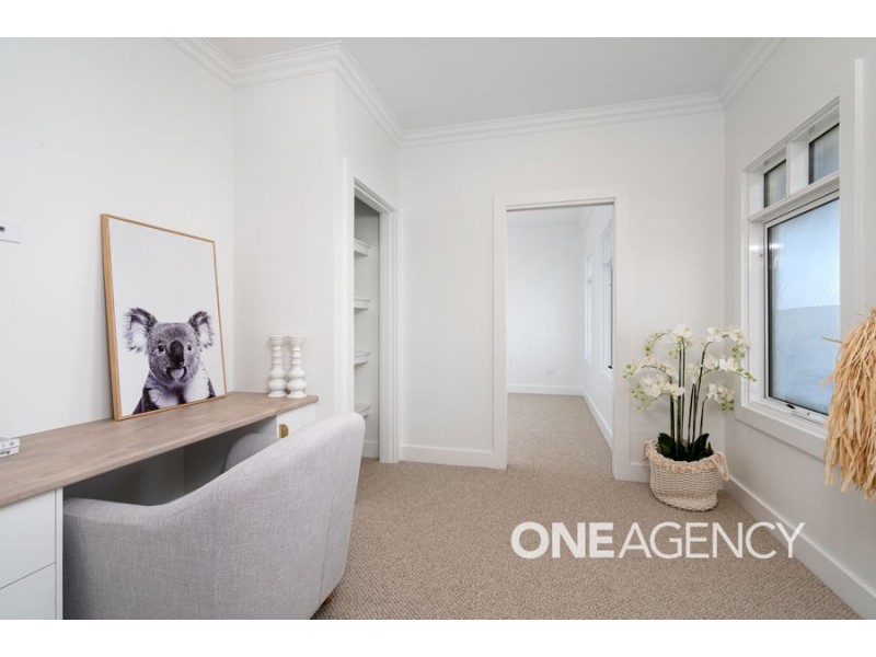 2 LAKESEND PLACE, Lake Albert NSW 2650