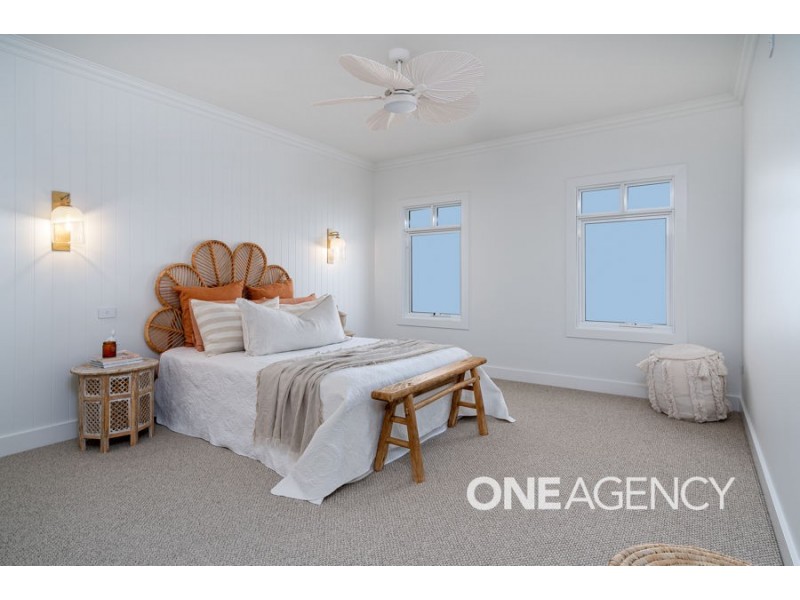 2 LAKESEND PLACE, Lake Albert NSW 2650