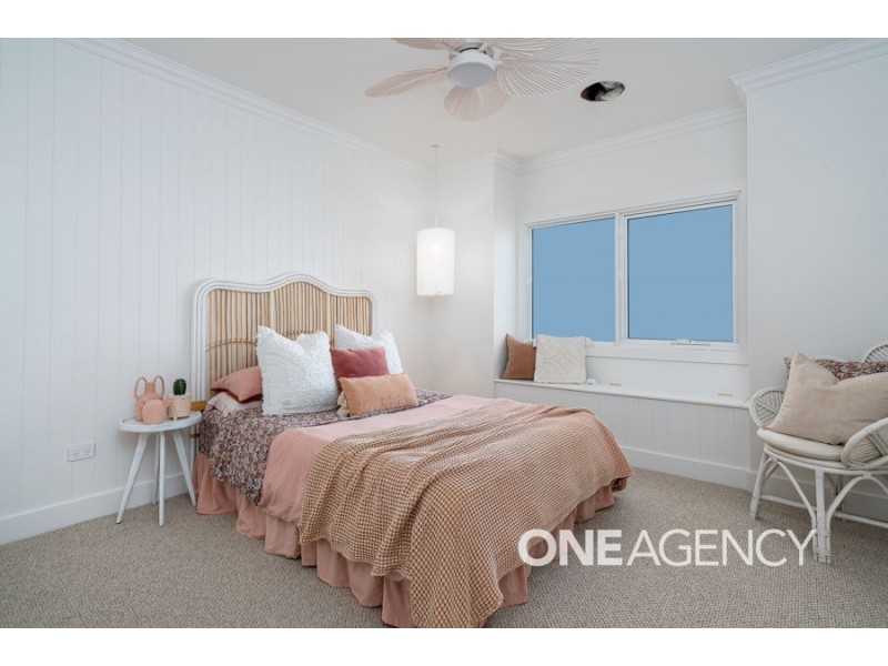 2 LAKESEND PLACE, Lake Albert NSW 2650