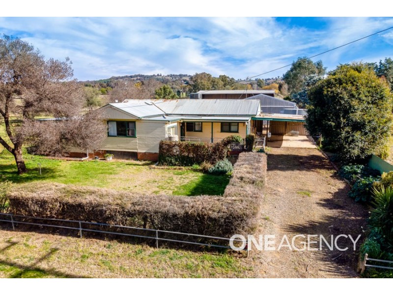 8 EUGENE AVENUE, San Isidore NSW 2650