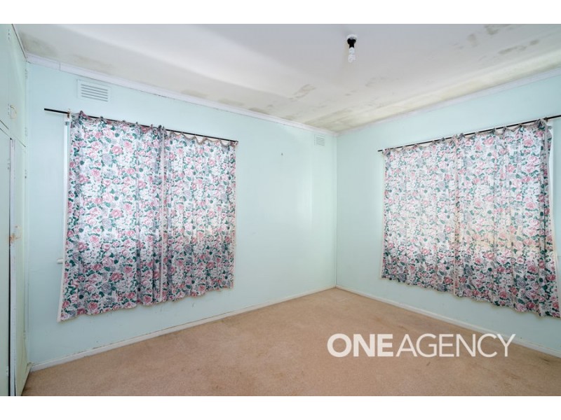 8 EUGENE AVENUE, San Isidore NSW 2650