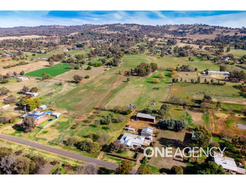 8 EUGENE AVENUE, San Isidore NSW 2650
