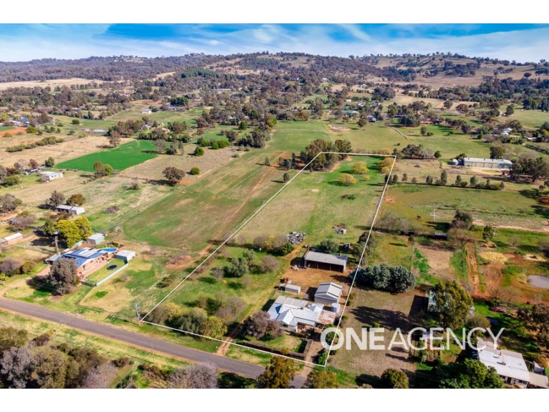 8 EUGENE AVENUE, San Isidore NSW 2650