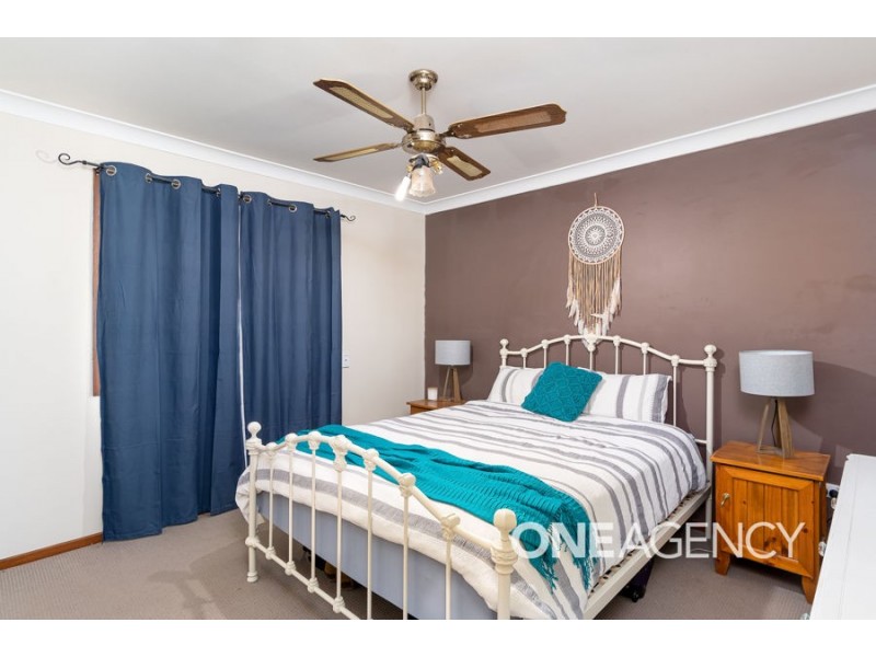 27 KAROOM DRIVE, Glenfield Park NSW 2650