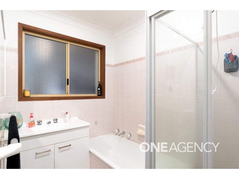 27 KAROOM DRIVE, Glenfield Park NSW 2650